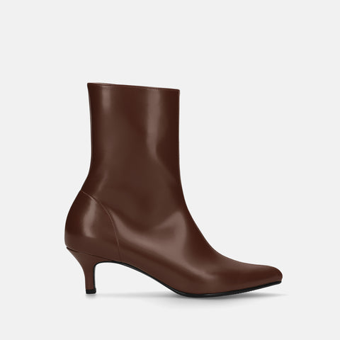 35% OFF: 2023AW: Pointed toe short boots (5736) D brown